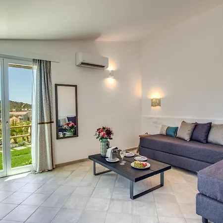 Hotel Cala Sinzias 4*